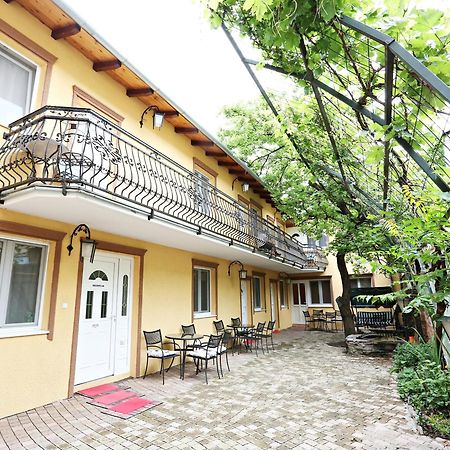 Apartments & Rooms Vienna Osijek Eksteriør bilde